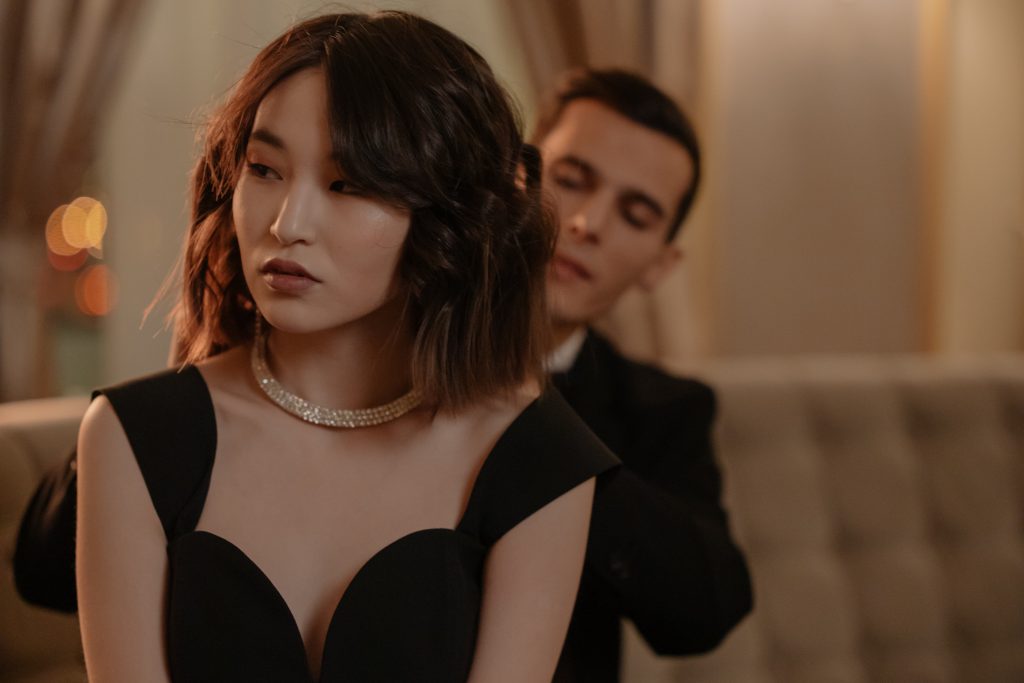 Jak można nosić kilka łańcuszków